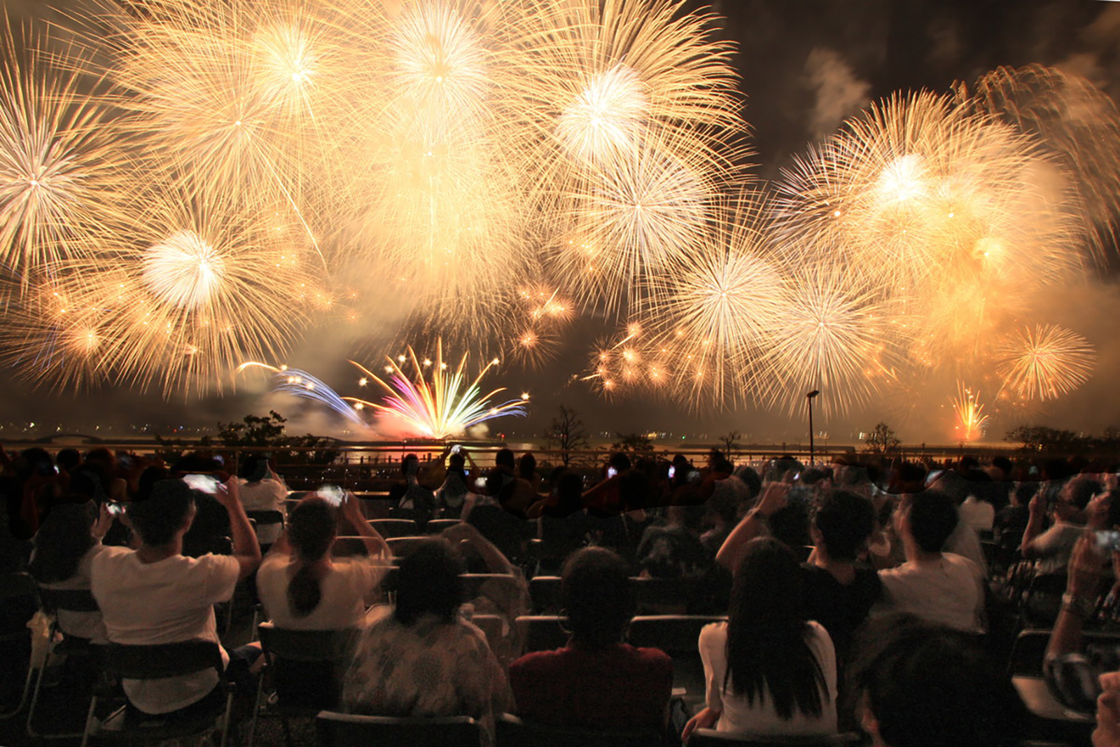 花火大会のイメージ写真